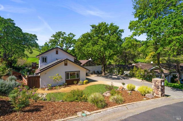 215 Wykoff Dr, Vacaville, CA 95688