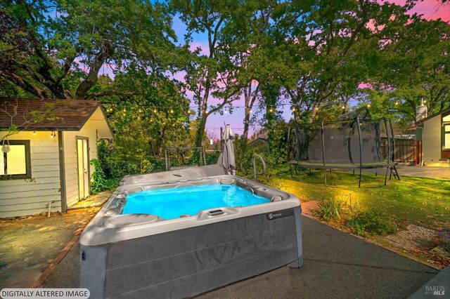 215 Wykoff Dr, Vacaville, CA 95688