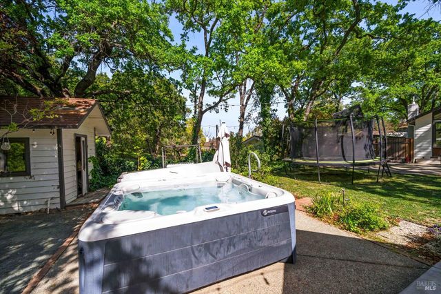 215 Wykoff Dr, Vacaville, CA 95688