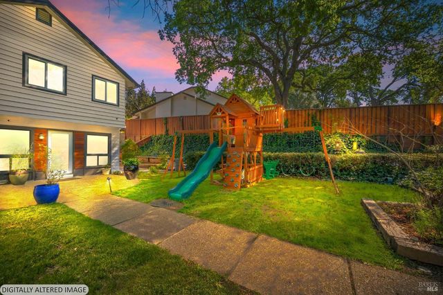 215 Wykoff Dr, Vacaville, CA 95688