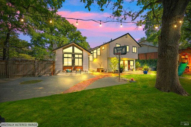 215 Wykoff Dr, Vacaville, CA 95688