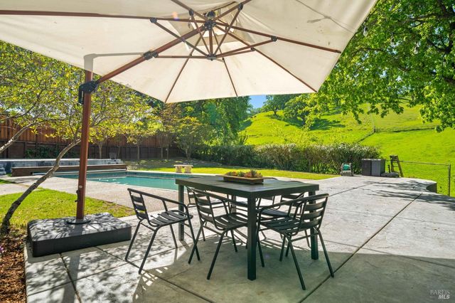 215 Wykoff Dr, Vacaville, CA 95688