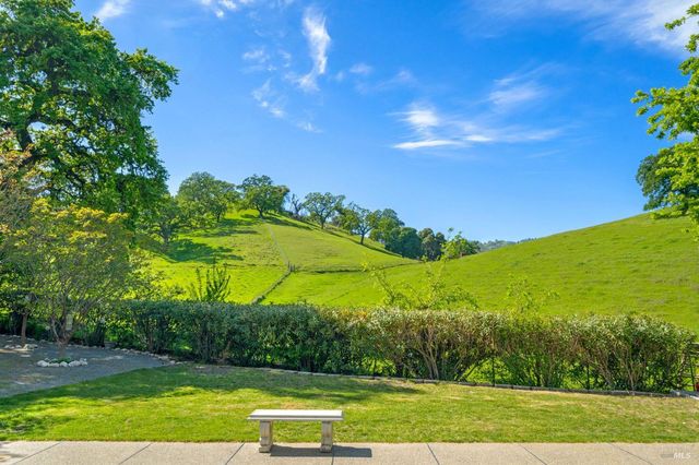 215 Wykoff Dr, Vacaville, CA 95688