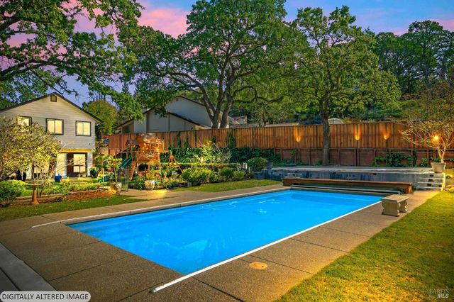 215 Wykoff Dr, Vacaville, CA 95688