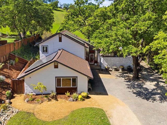 215 Wykoff Dr, Vacaville, CA 95688