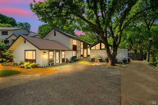 215 Wykoff Dr, Vacaville, CA 95688