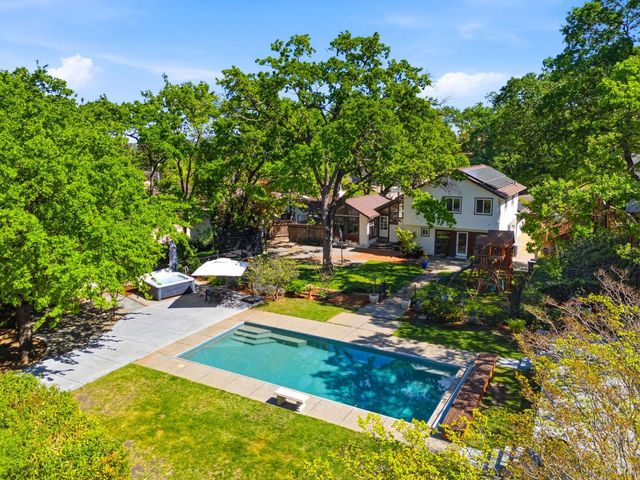 215 Wykoff Dr, Vacaville, CA 95688