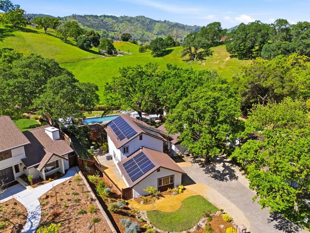 215 Wykoff Dr, Vacaville, CA 95688