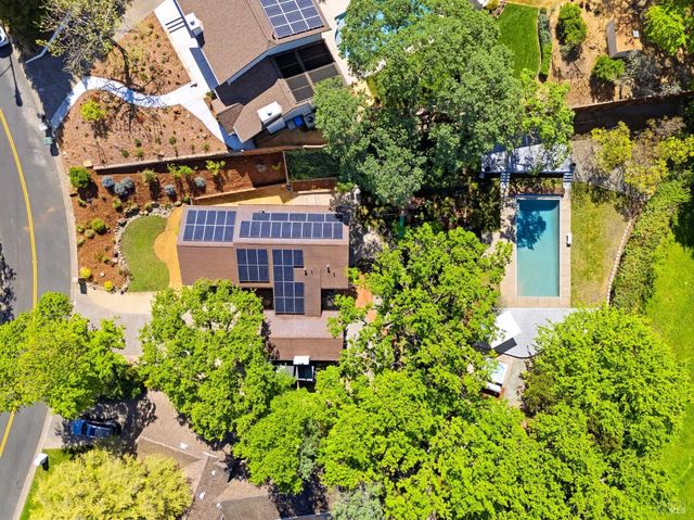 215 Wykoff Dr, Vacaville, CA 95688