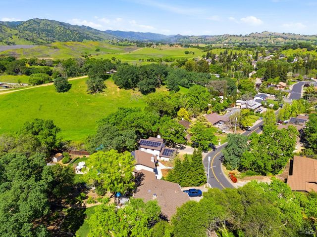 215 Wykoff Dr, Vacaville, CA 95688
