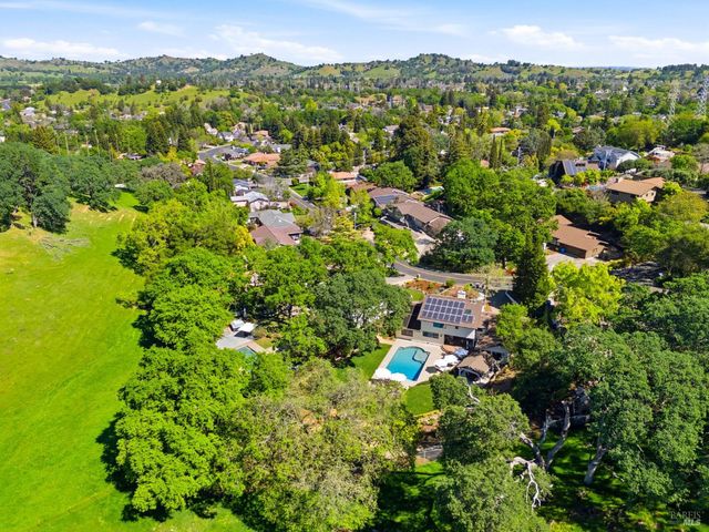 215 Wykoff Dr, Vacaville, CA 95688