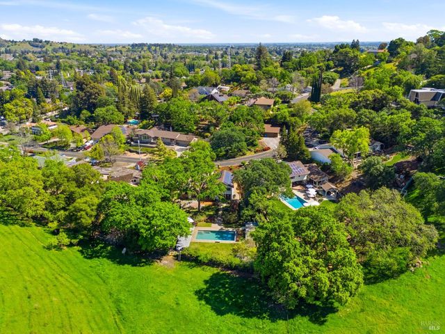 215 Wykoff Dr, Vacaville, CA 95688