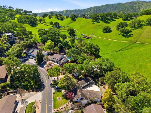 215 Wykoff Dr, Vacaville, CA 95688