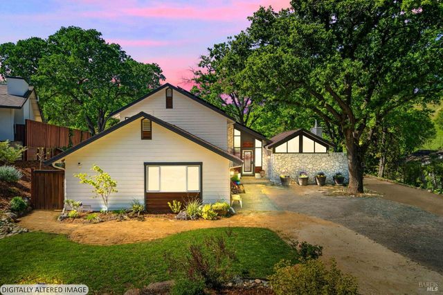 215 Wykoff Dr, Vacaville, CA 95688