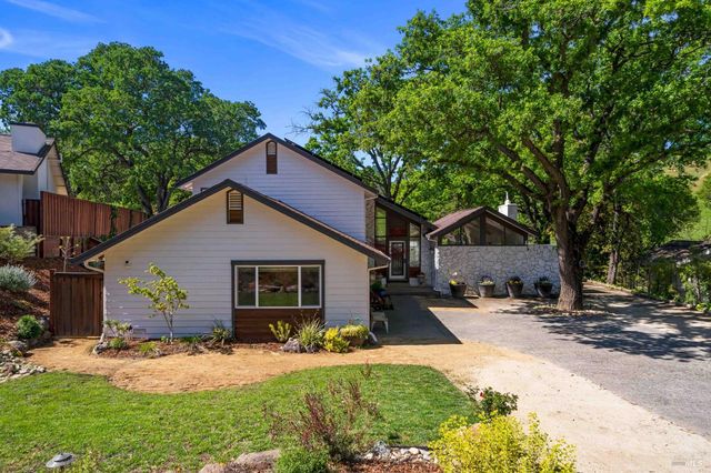 215 Wykoff Dr, Vacaville, CA 95688