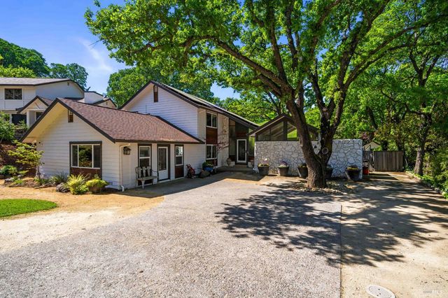 215 Wykoff Dr, Vacaville, CA 95688