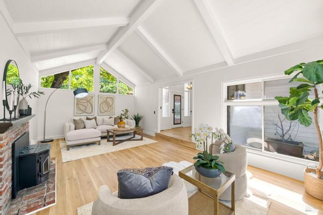 215 Wykoff Dr, Vacaville, CA 95688