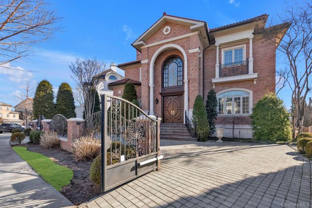 12 Point Crescent, Malba, NY 11357