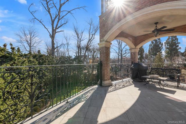 12 Point Crescent, Malba, NY 11357