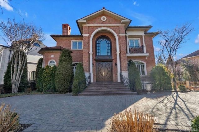 12 Point Crescent, Malba, NY 11357