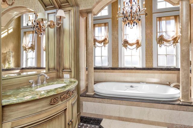 12 Point Crescent, Malba, NY 11357