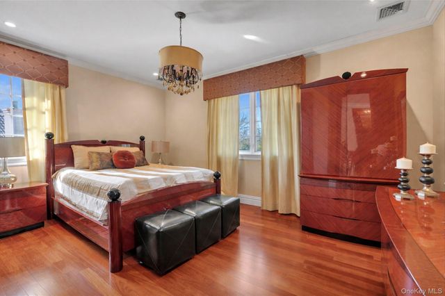 12 Point Crescent, Malba, NY 11357