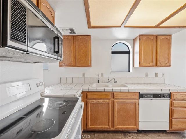 19246 Pine Way, Apple Valley, CA 92308