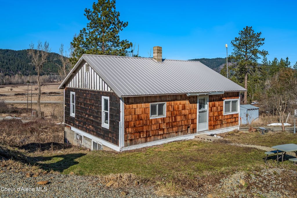 18387 S OLD LANE RD, Cataldo, ID 83810