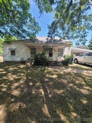 404 E Beach Street, Henryetta, OK 74437