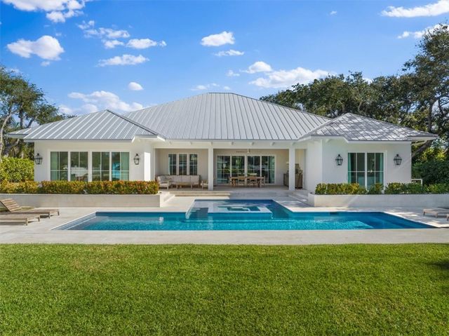 2207 Cove Drive, Vero Beach, FL 32963