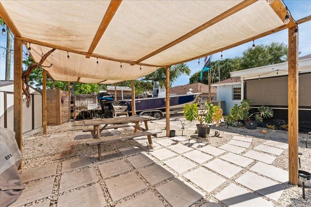 2350 Fallon Boulevard NE, Palm Bay, FL 32907