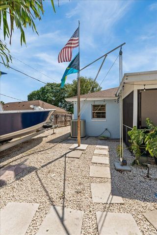 2350 Fallon Boulevard NE, Palm Bay, FL 32907