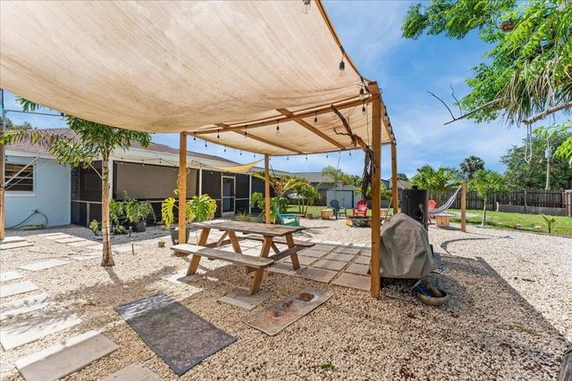 2350 Fallon Boulevard NE, Palm Bay, FL 32907