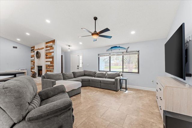 2350 Fallon Boulevard NE, Palm Bay, FL 32907