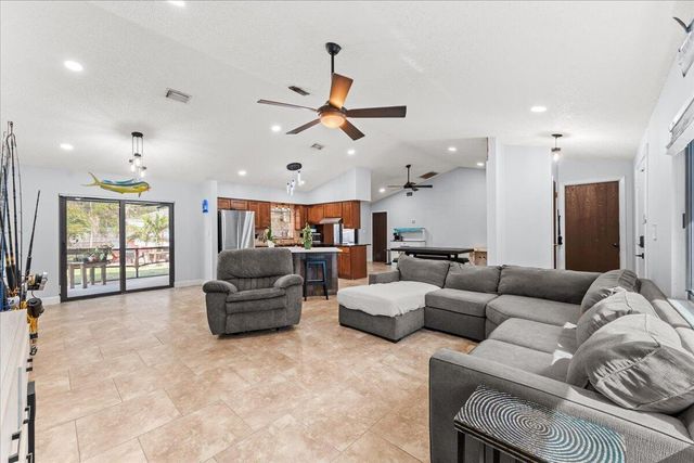 2350 Fallon Boulevard NE, Palm Bay, FL 32907