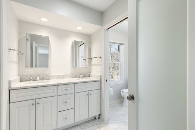 23 Old Barrington Court, Lake Barrington, IL 60010