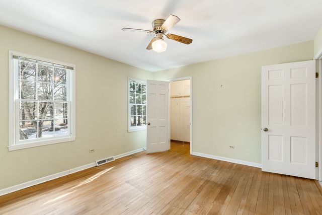 23 Old Barrington Court, Lake Barrington, IL 60010