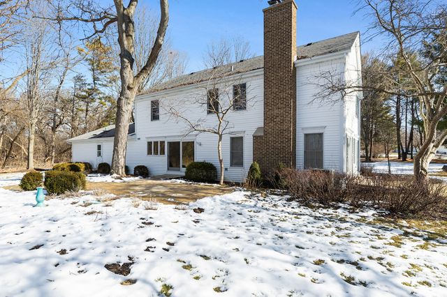 23 Old Barrington Court, Lake Barrington, IL 60010