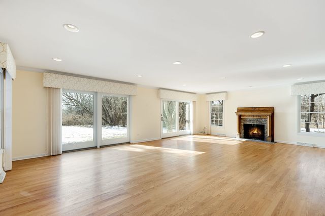 23 Old Barrington Court, Lake Barrington, IL 60010