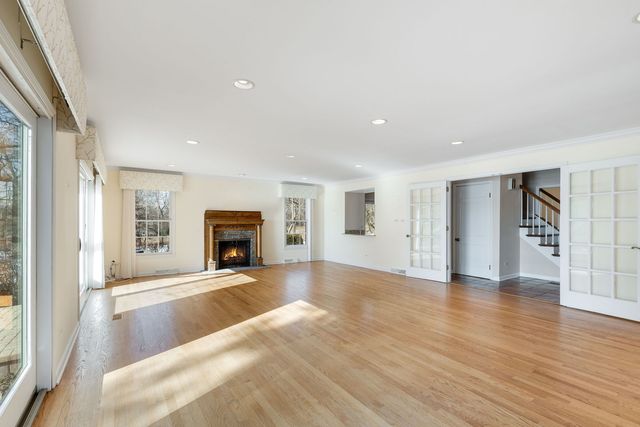 23 Old Barrington Court, Lake Barrington, IL 60010