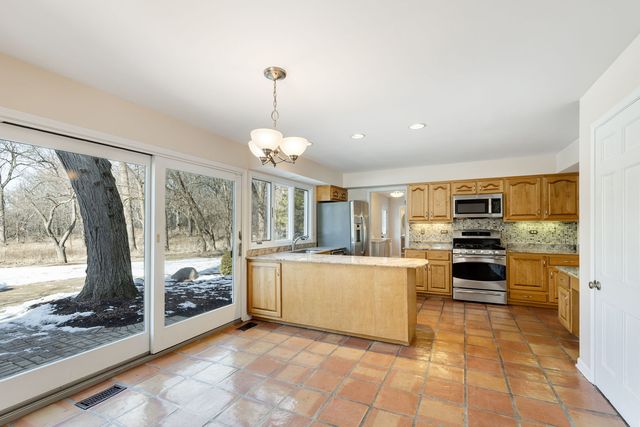 23 Old Barrington Court, Lake Barrington, IL 60010