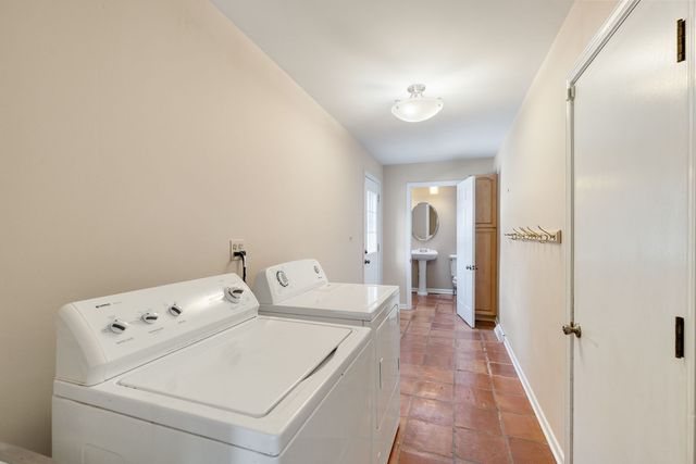 23 Old Barrington Court, Lake Barrington, IL 60010