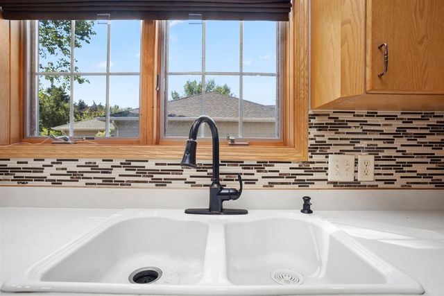 1101 10th St SW, Minot, ND 58701