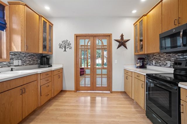 1101 10th St SW, Minot, ND 58701