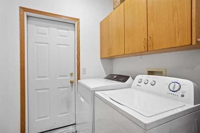 1101 10th St SW, Minot, ND 58701