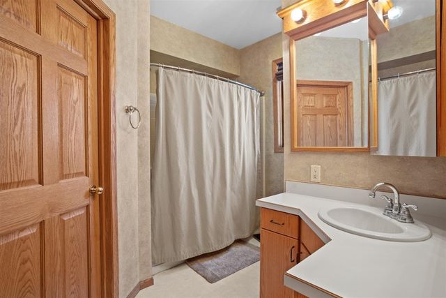 1101 10th St SW, Minot, ND 58701