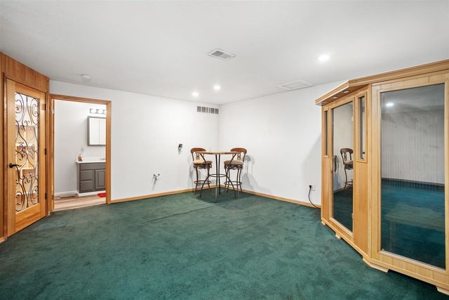 1101 10th St SW, Minot, ND 58701