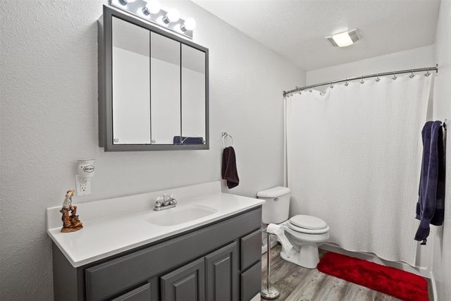 1101 10th St SW, Minot, ND 58701