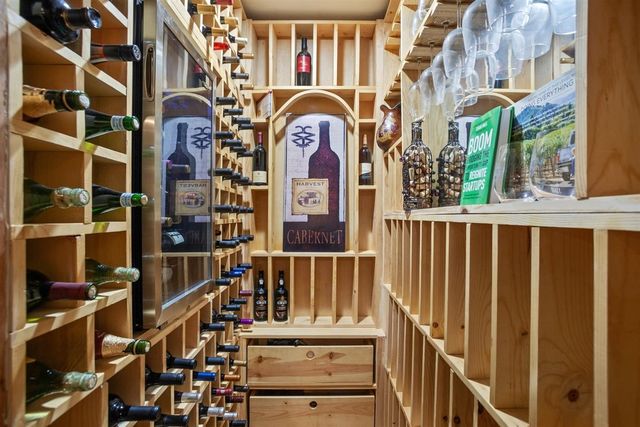 1101 10th St SW, Minot, ND 58701