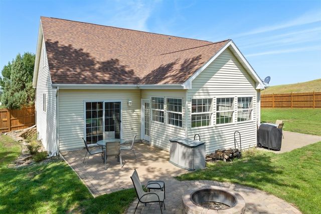 1101 10th St SW, Minot, ND 58701